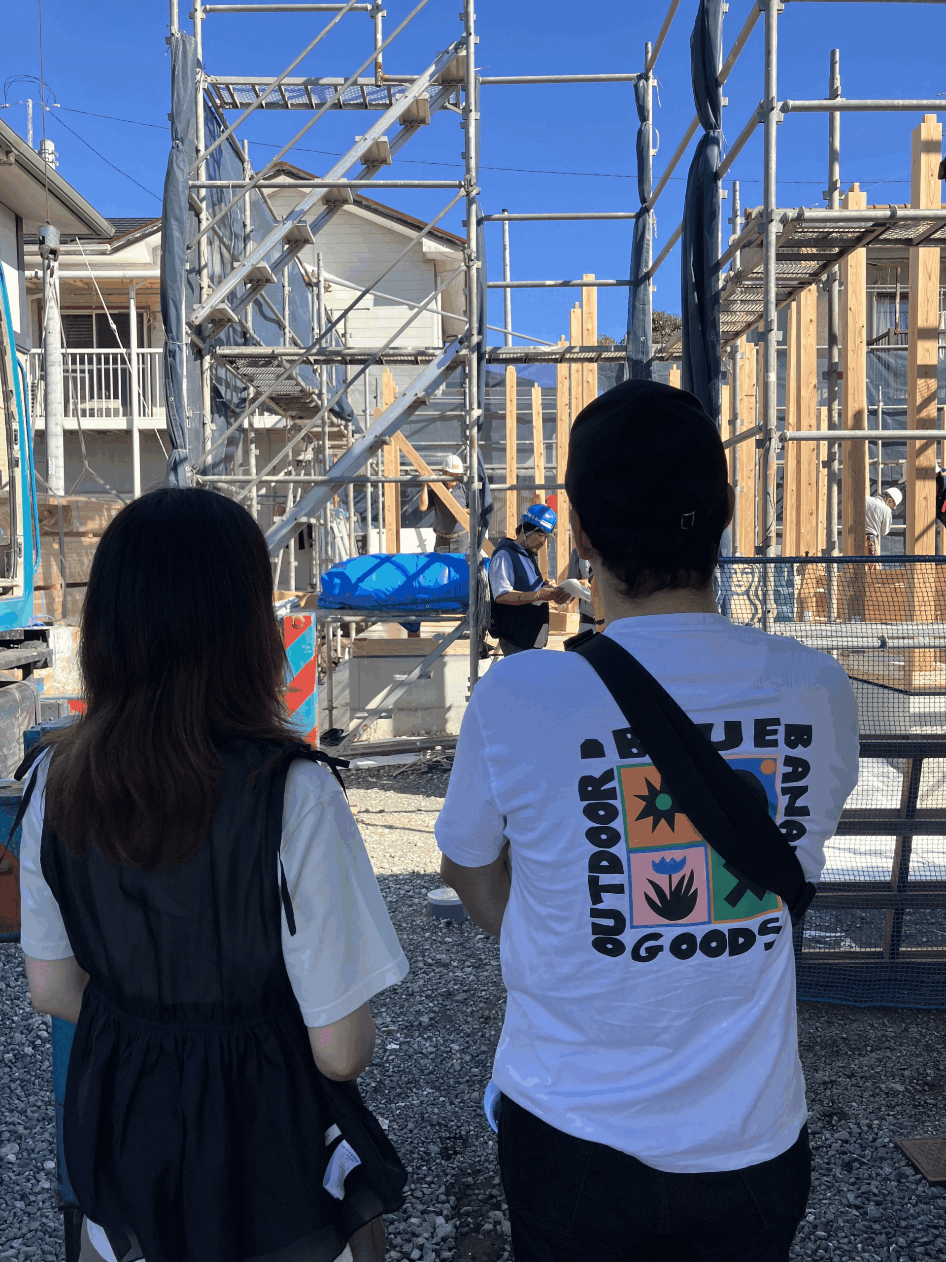 上棟の現場を見守るM様ご夫婦