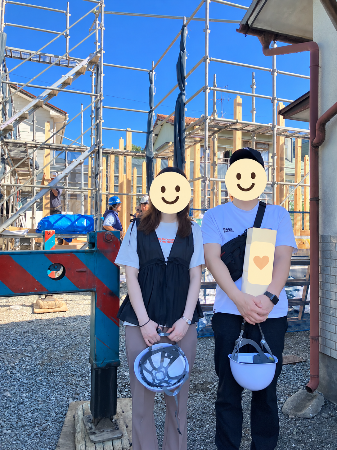 青空の下で迎えたM様邸の上棟記念写真